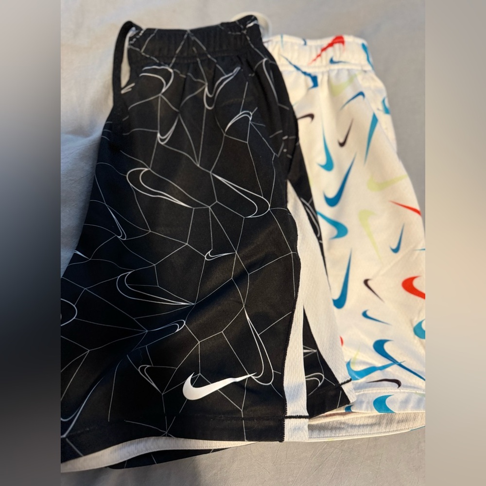 **SOLD** Boys Nike shorts bundle - Medium
